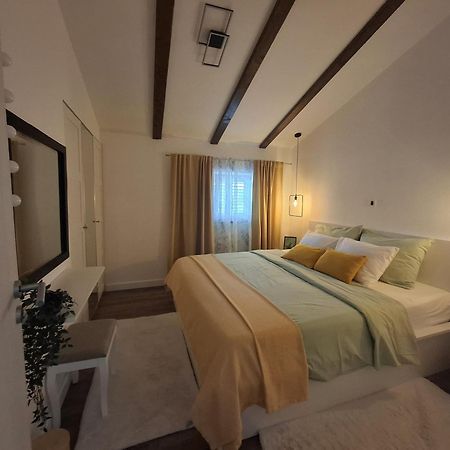 Apartman Pojine Gabonjin Εξωτερικό φωτογραφία