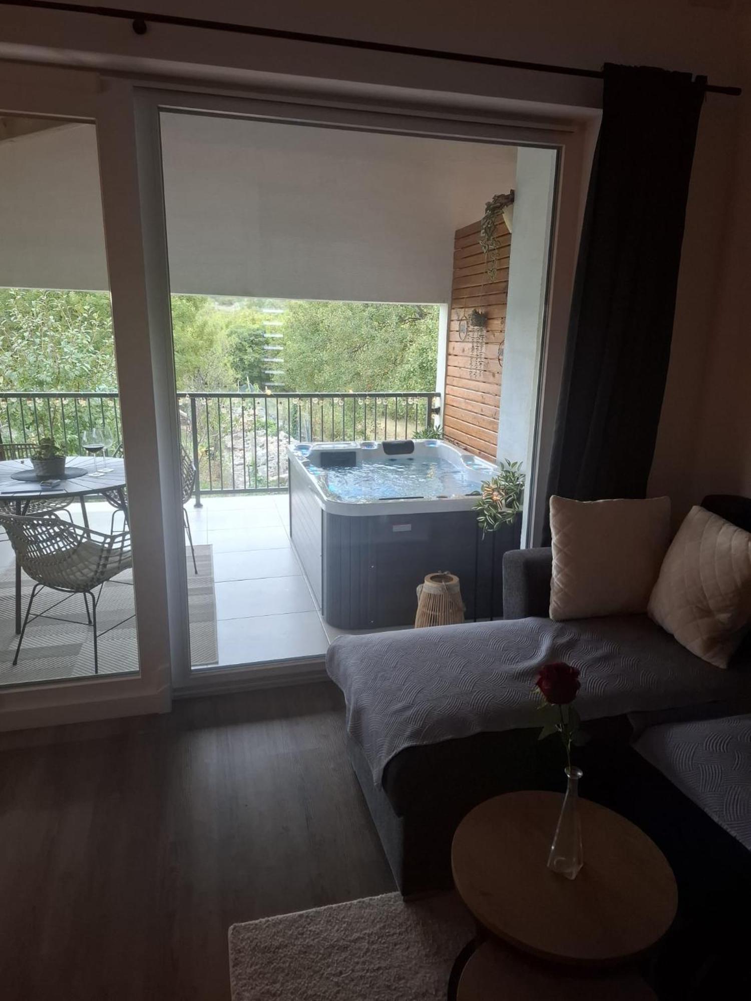 Apartman Pojine Gabonjin Εξωτερικό φωτογραφία